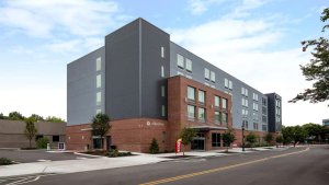 La Quinta Inn &amp; Suites by Wyndham Chattanooga Downtown/South