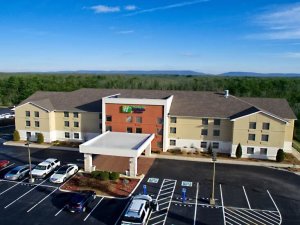 Holiday Inn Express &amp; Suites Crossville, an IHG Hotel