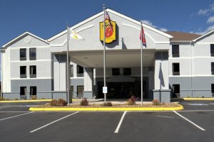 Super 8 by Wyndham Crossville TN