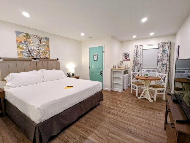 The Honey Bee Motel