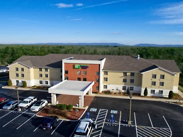 Holiday Inn Express &amp; Suites Crossville, an IHG Hotel