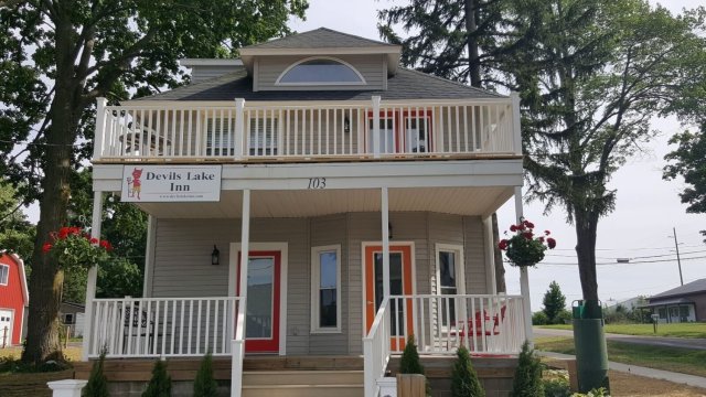 Devils Lake Inn