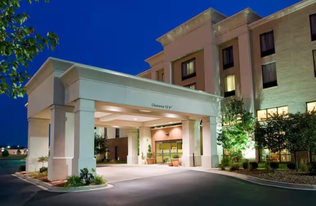 Hampton Inn &amp; Suites Cincinnati-Union Centre