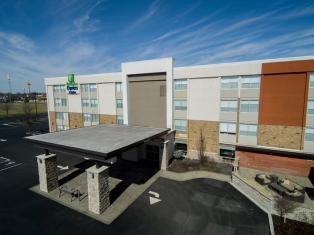 Holiday Inn Express &amp; Suites Wapakoneta