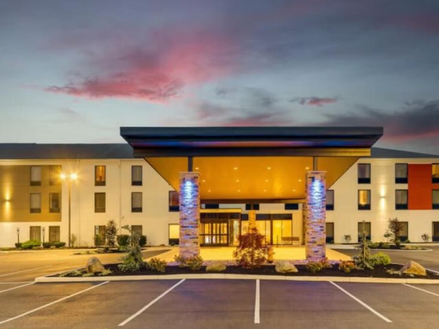 Holiday Inn Express &amp; Suites Troy