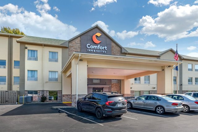 Comfort Inn &amp; Suites - Cincinnati